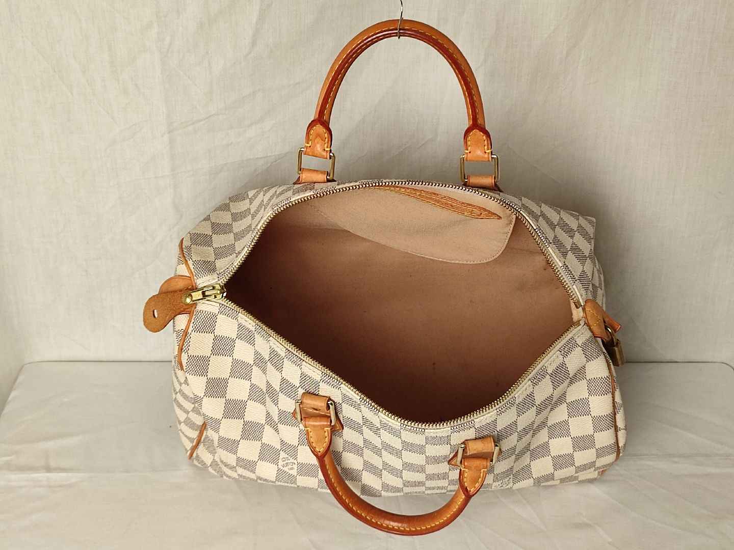 LOUIS VUITTON Speedy 35, - Handtaschen & Accessoires 2023/10/05 - Realized  price: EUR 500 - Dorotheum