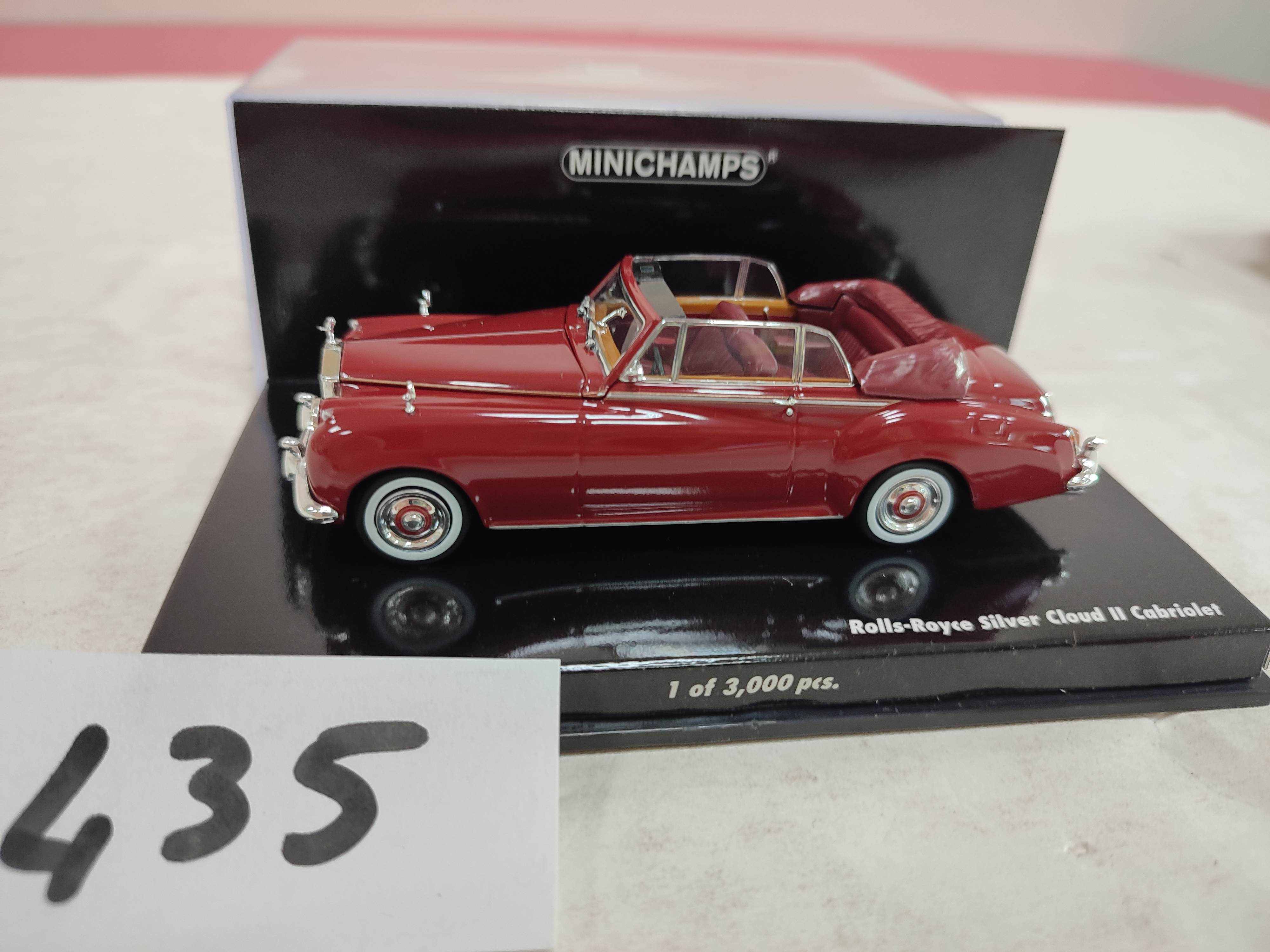 Une voiture miniature des années 60 vendue 11.000 euros aux enchères -  Bourges (18000)