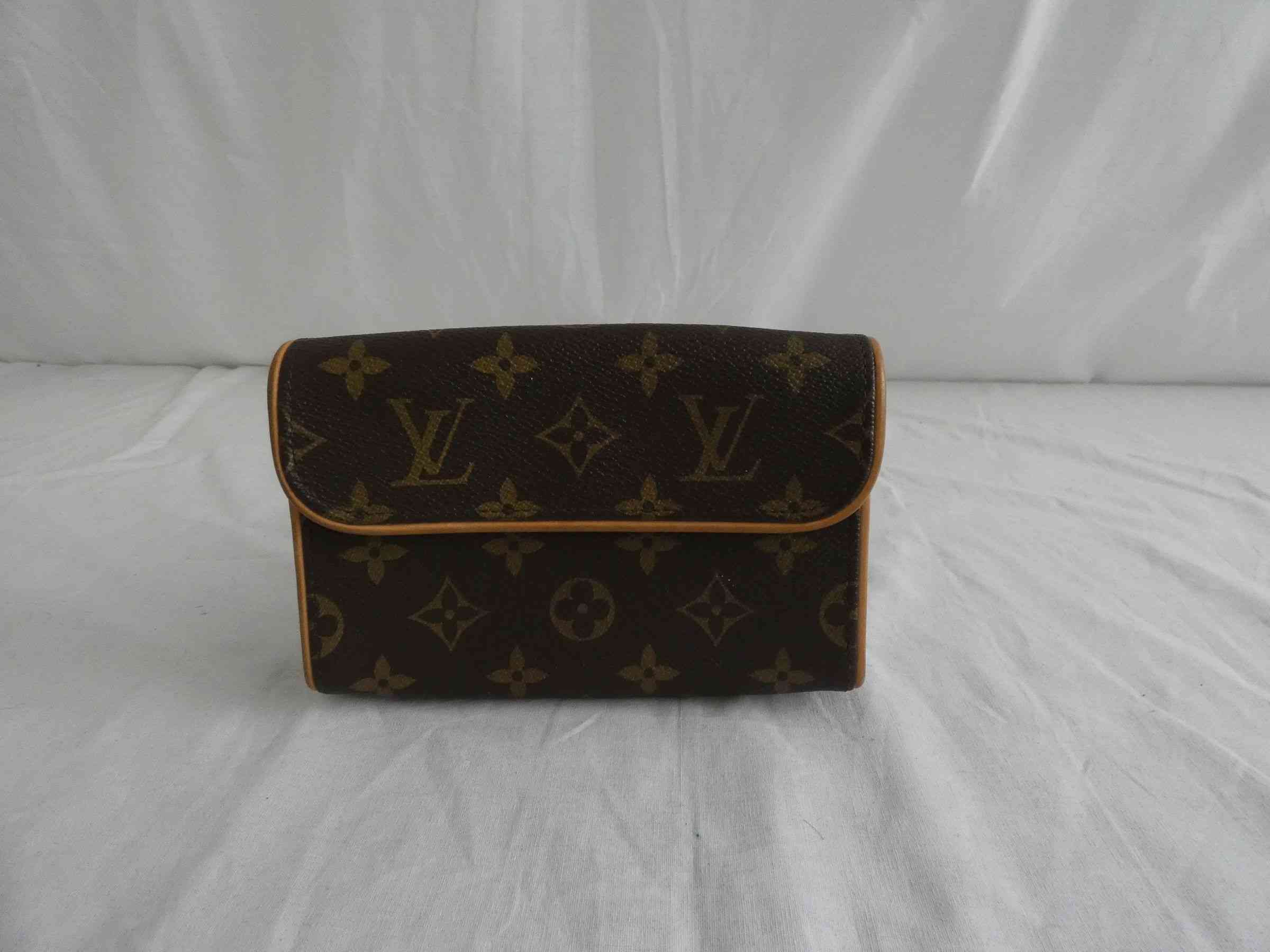 Louis Vuitton Popincourt Beige Monogram Canvas - Depop