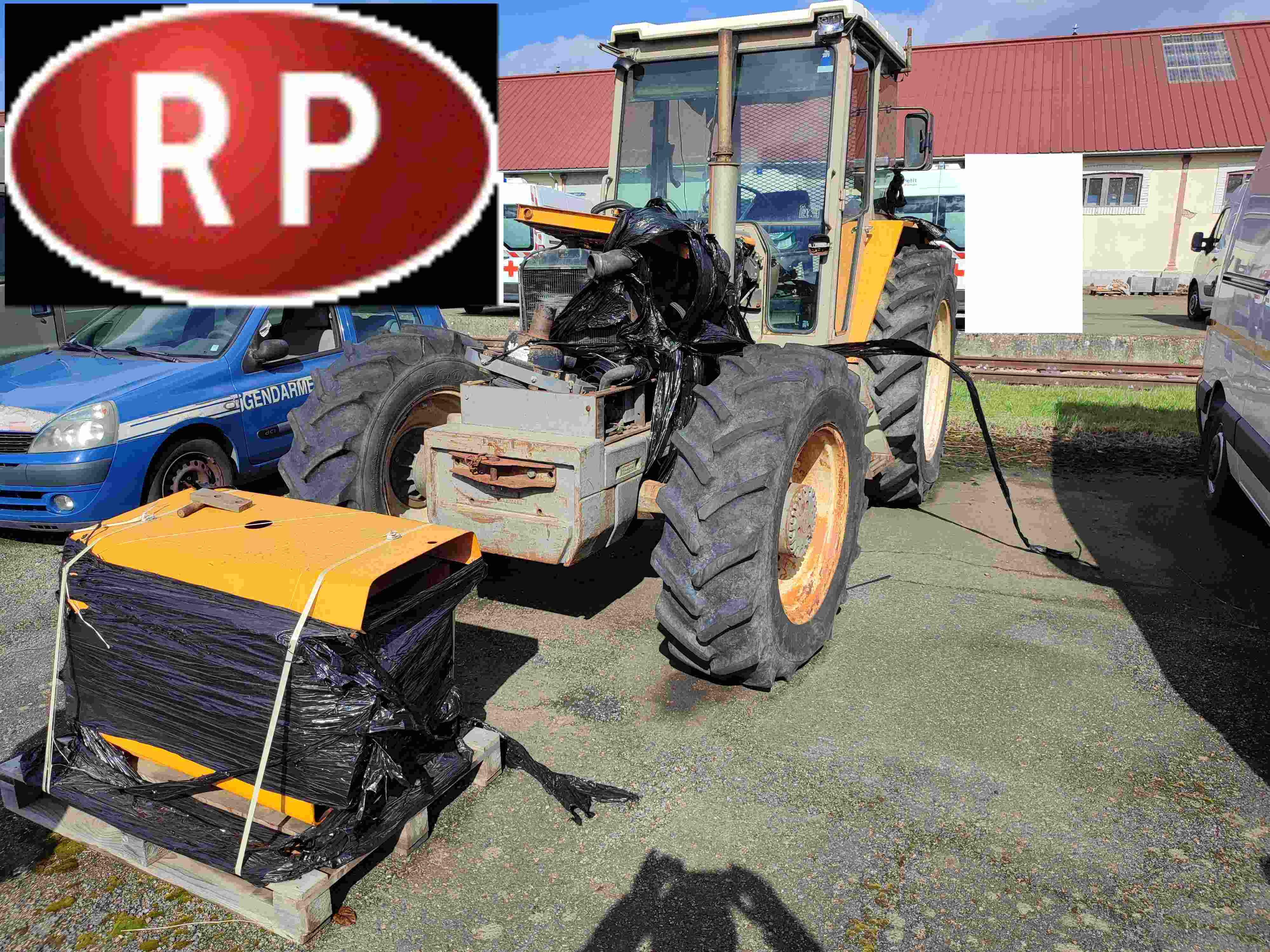Tracteur avec pelle mecanique - Provence Outillage