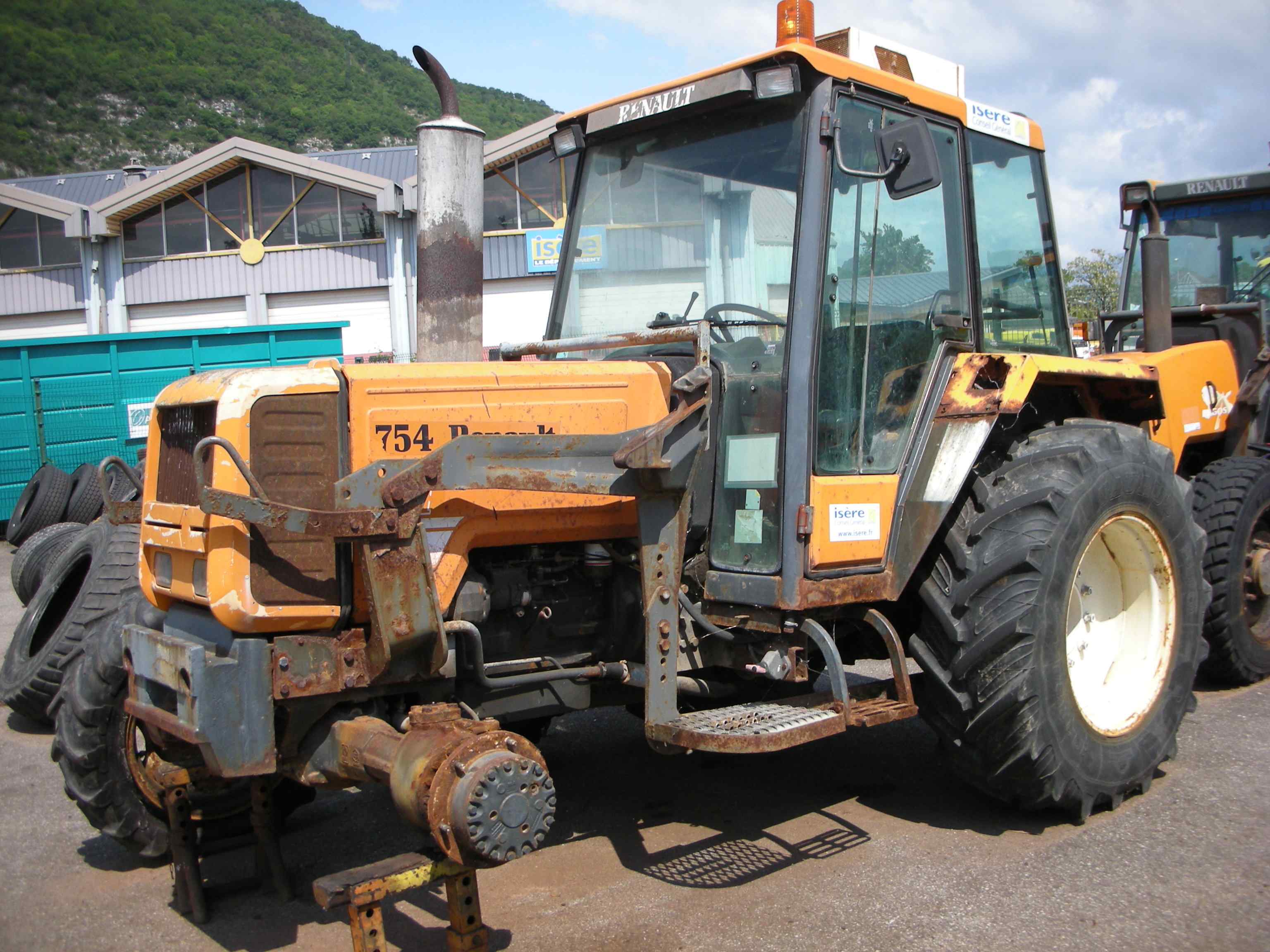 Tracteur agricole Renault R7012 à vendre sur Morin