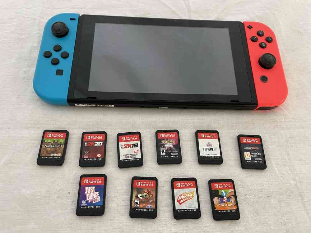 ② Console Nintendo switch en excellent état avec jeux pochette — Consoles  de jeu